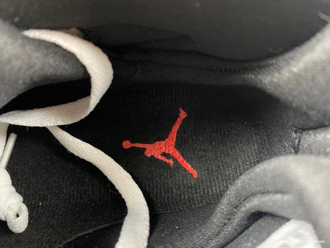 8 Retro Air (2013) 305381-103 Jordan Bunny Bugs 0712